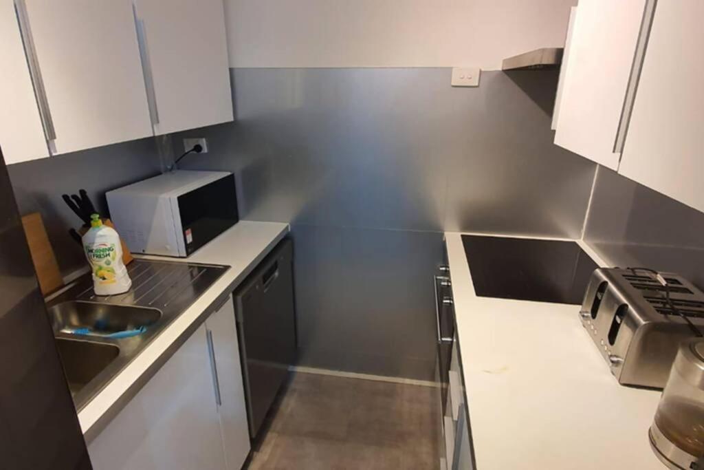 Dana-Spacious Private Room In Shared 2-Bedroom Apartment-1 Canberra Exterior foto